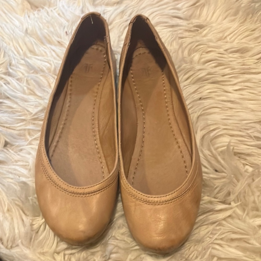 Frye flats